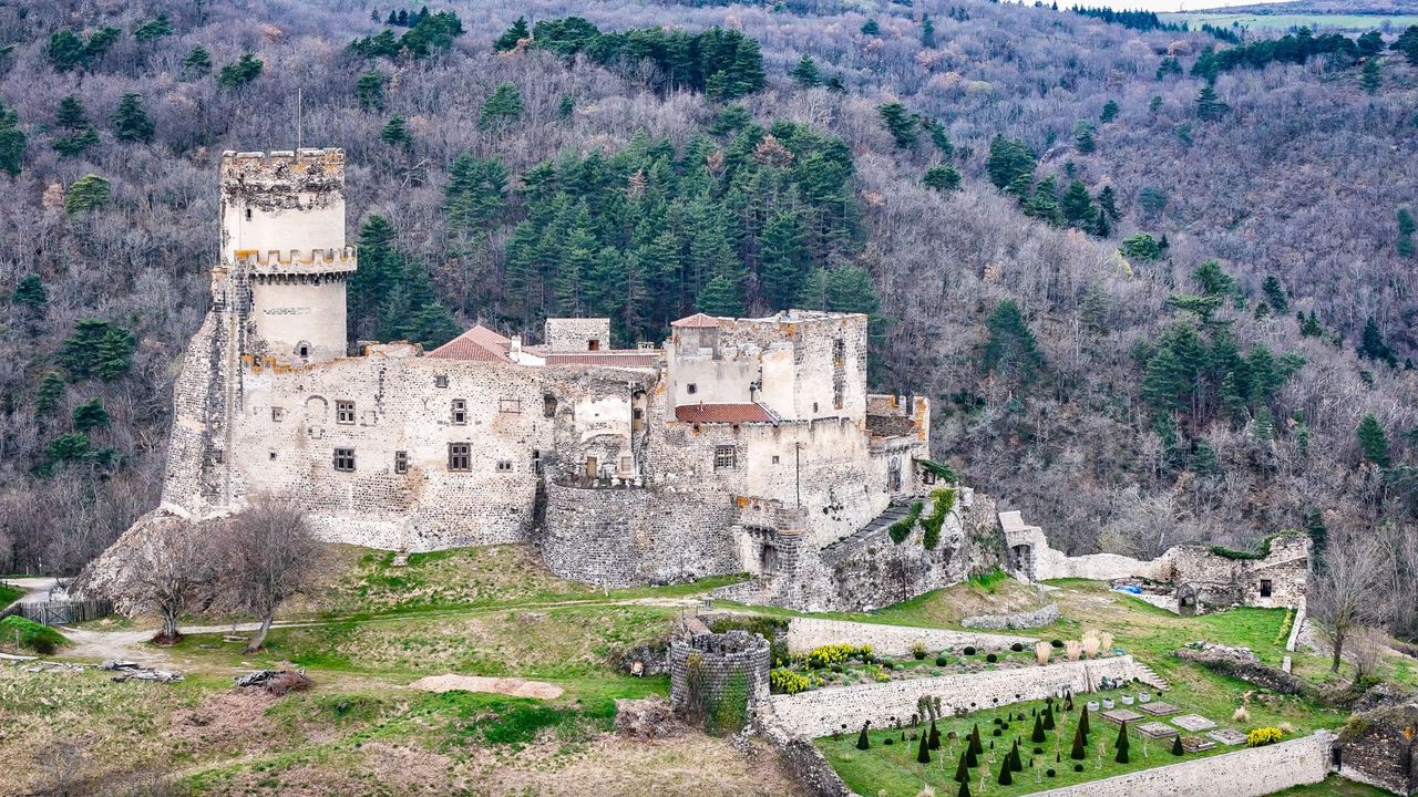 Château de Tournoël dans le Puy-de-Dôme