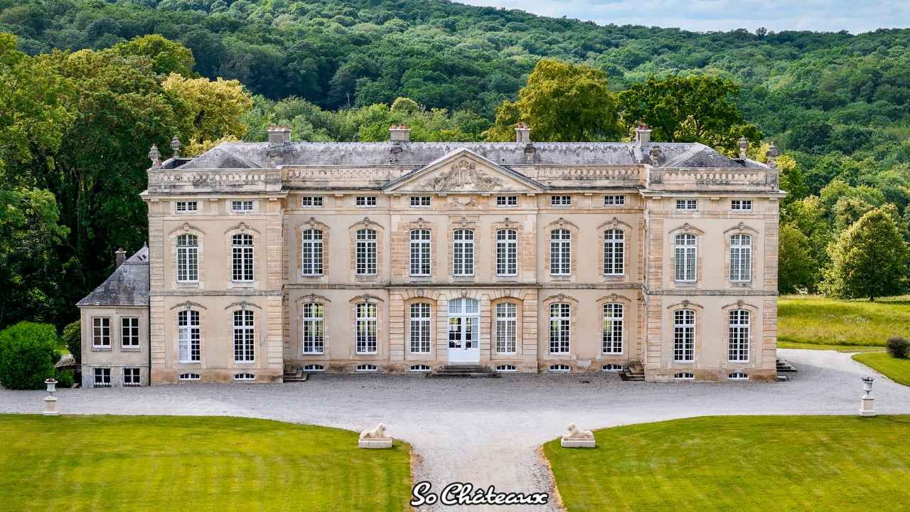 Visite d'un élégant (et méconnu) château du XVIIIᵉ siècle : Bourg-Saint-Léonard (Orne)