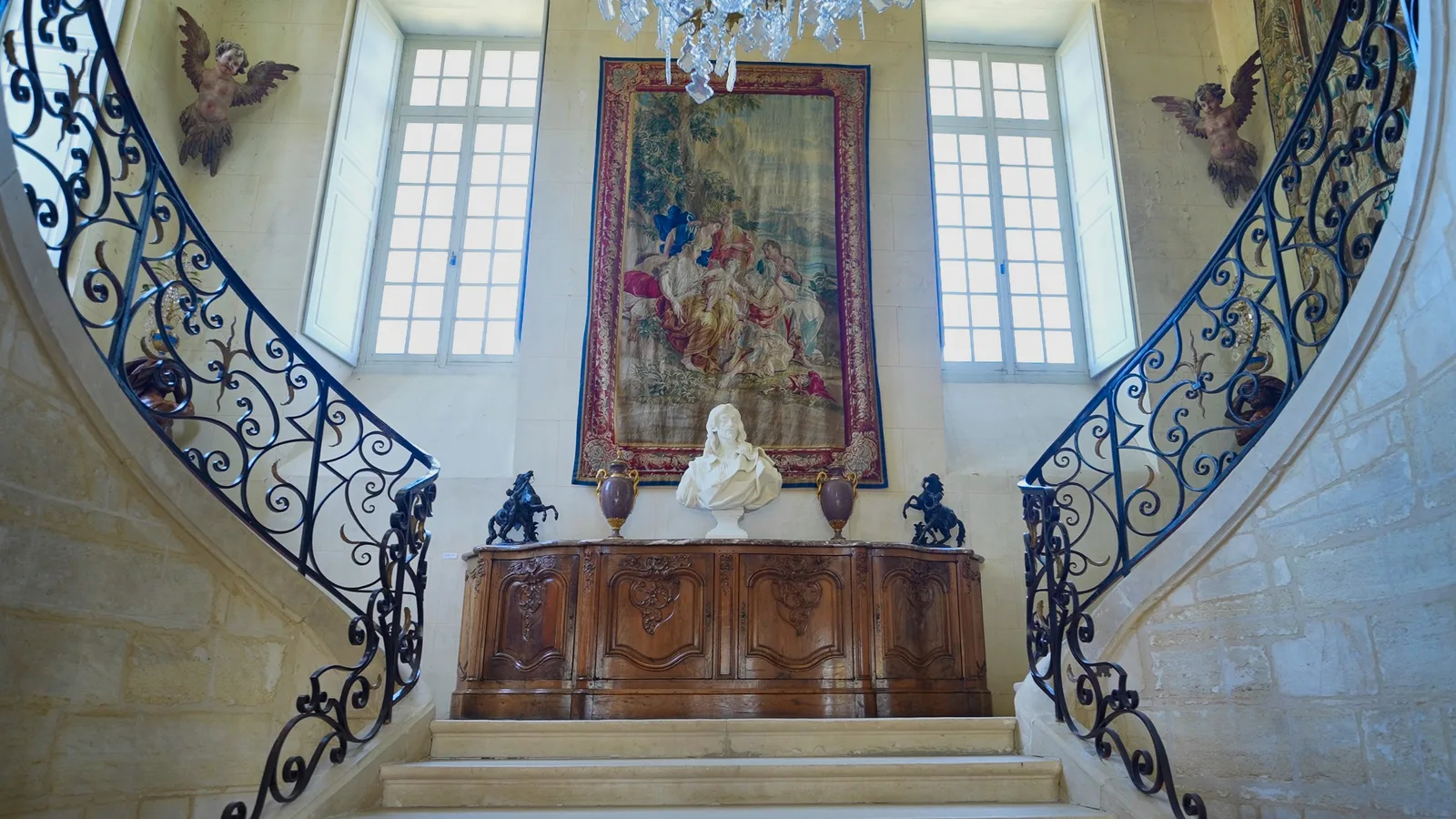Le grand escalier du château de Médavy, avant l'incendie