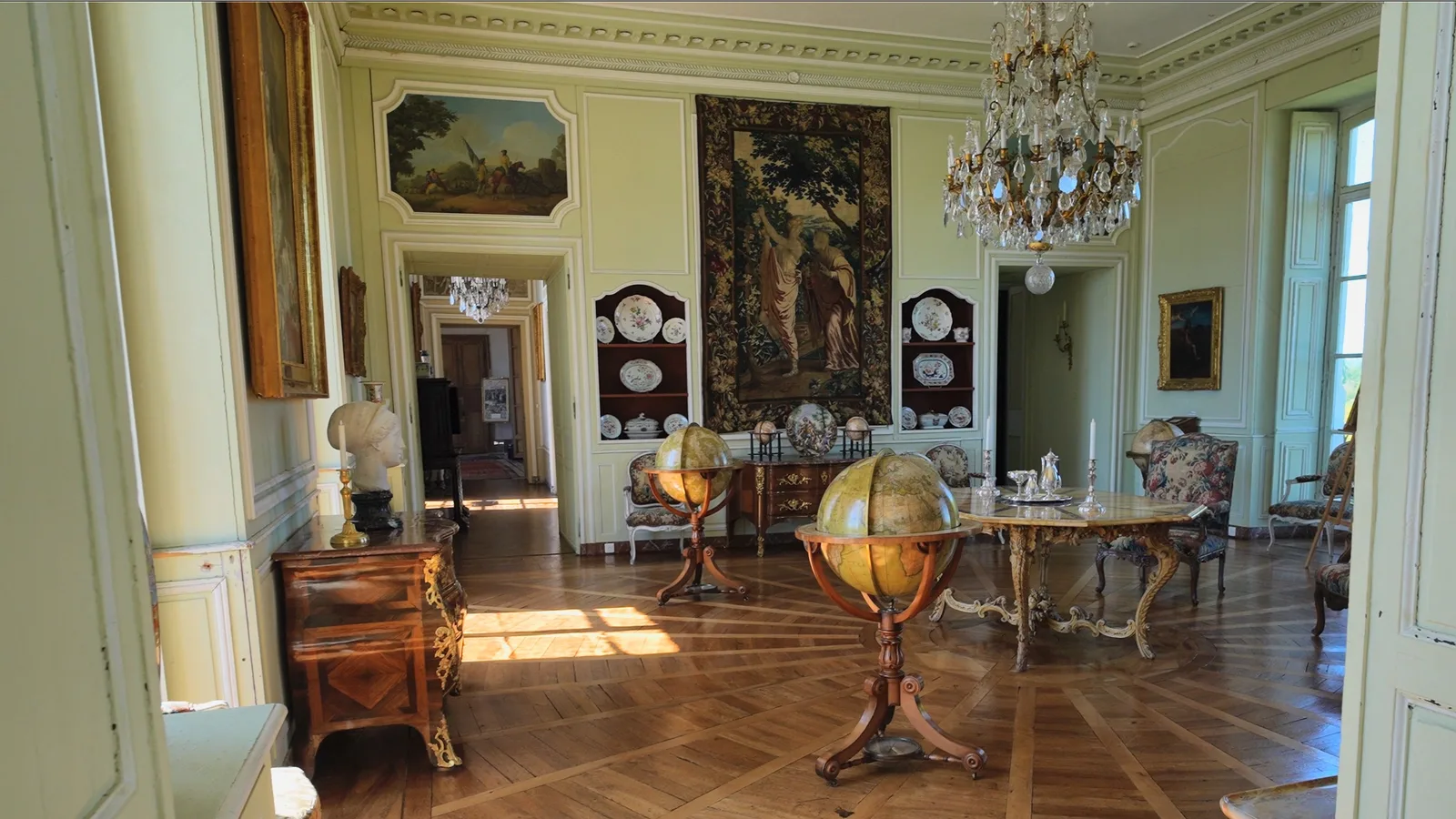Le grand salon du château de Médavy, avant l'incendie