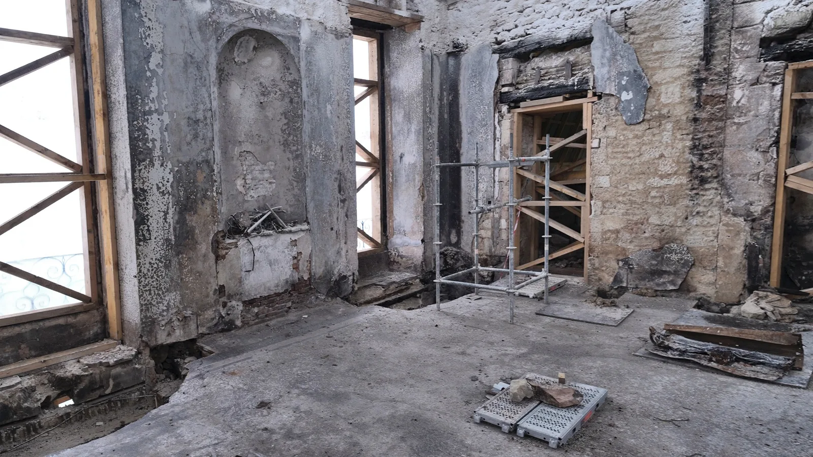 La salle à manger du château de Médavy, après l'incendie