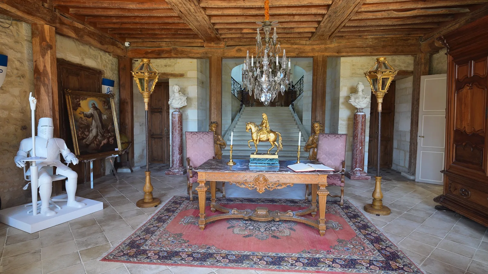 Le vestibule d'honneur du château de Médavy, avant l'incendie